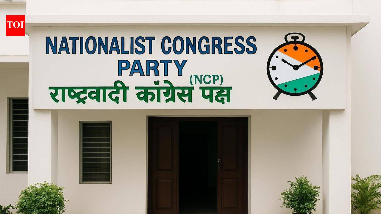 पुणे जिल्हा परिषदेच्या सर्वसाधारण सभेत राष्ट्रवादीच्या महिला पदाधिकाऱ्याचा आत्मदहनाचा प्रयत्न